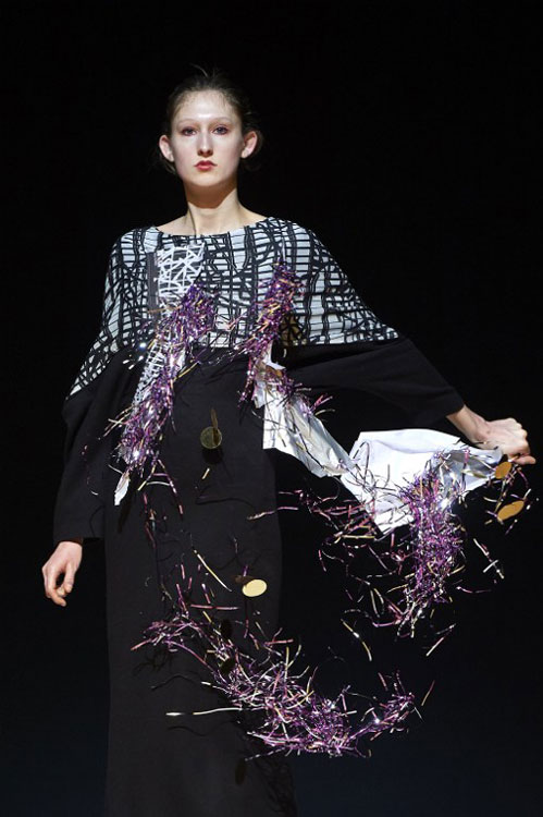 A model rips her bodice on the Chalayan catwalk (photo c/o AFP)